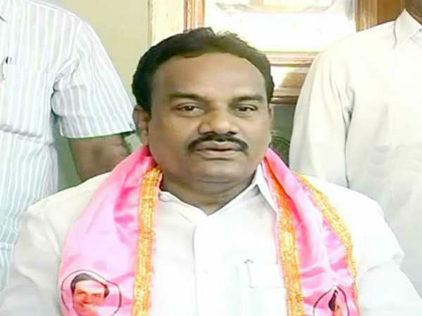 Adilabad TRS MP Nagesh house robbed by thieves, Rs. 15 lakhs theft. Adilabad TRS MP Nagesh house robbed by thieves, Rs. 15 lakhs theft.
