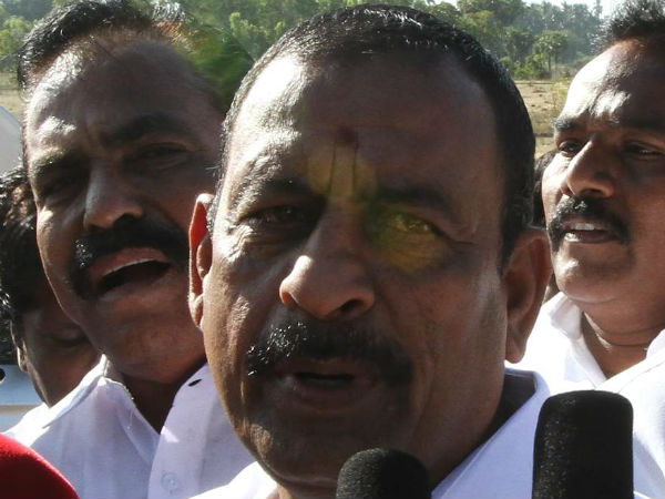 TN Minister OS maniyan caught the lift Thiruvarur Medical College TN Minister OS maniyan caught the lift Thiruvarur Medical College