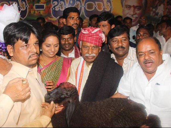 అగ్రకులాలకు మోడీ పెద్దపీట