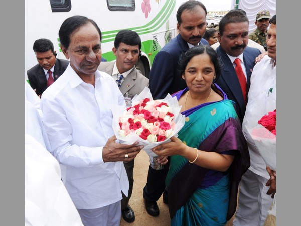 మంత్రి సునీత ఘన స్వాగతం