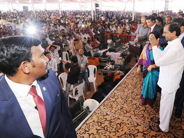 అభిమానం- రాజకీయం