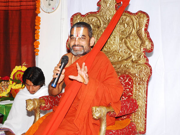 పాదయాత్రకు చినజీయర్ స్వామి ఆశీస్సులు