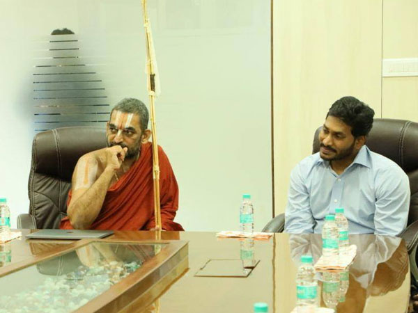 చినజీయర్ పట్ల జగన్..