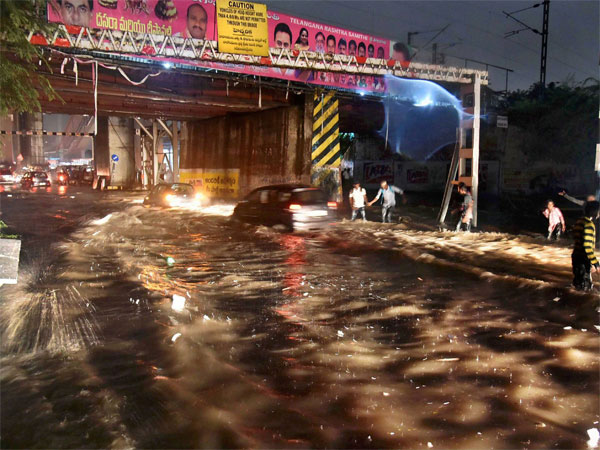 హైదరాబాద్లో వర్షం.. కేసీఆర్ స్పందన