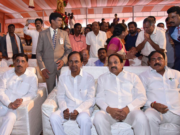 భవిష్యత్ రాజకీయ సమీకరణాల వ్యూహం దాగి ఉందా?