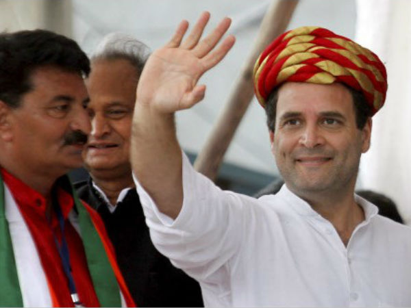 హార్దిక్ పటేల్, రాహుల్ గాంధీ పరస్పరం అభినందనలు