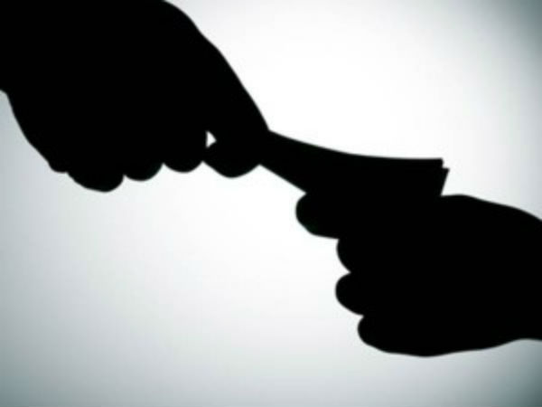 రోడ్డుపై చిన్న గొడవ..