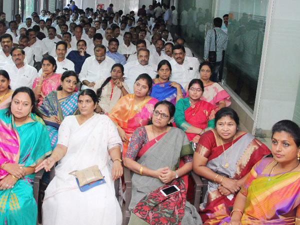 వ్యూహాత్మకంగా అడుగులు..