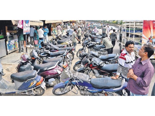 ఫీజులు వసూలు చేయరాదు..