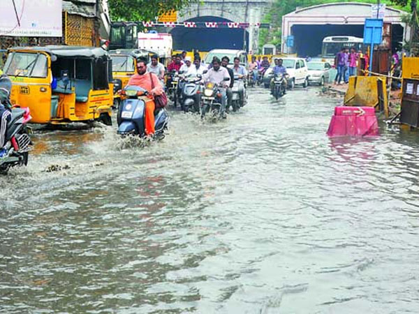చరిత్రలో ఎప్పుడూ లేనట్లుగా చెరువులు నిండాయి