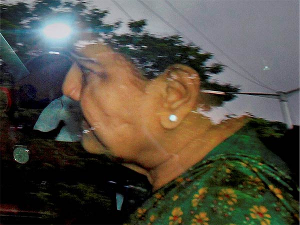 మంత్రులు, ఎమ్మెల్యేలకు ఫోన్ ?