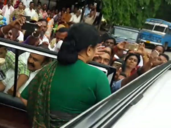 వివరాలు సేకరిస్తున్న కర్ణాటక