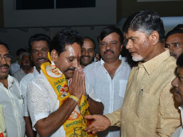 అసంతృప్త నేతలతో చర్చలు