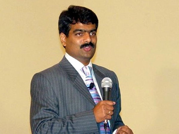 బ్రదర్ అనిల్ను వర్మ ఎక్కడ కలిశారు?