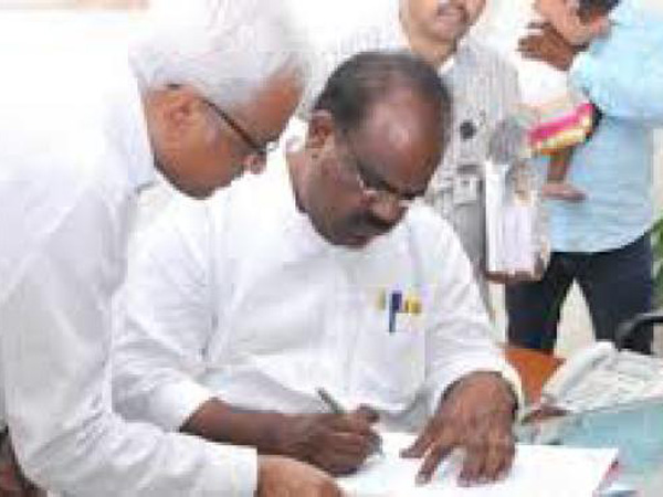 సిరికొండ ముఖ్య అనుచరుడి ఆరోపణలతో ఇలా కలకలం