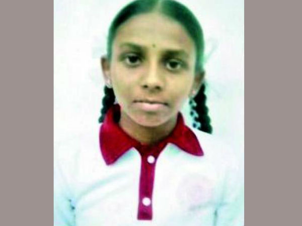 బ్యాగ్ బరువు మోయలేక కుప్పకూలిన వర్షిత
