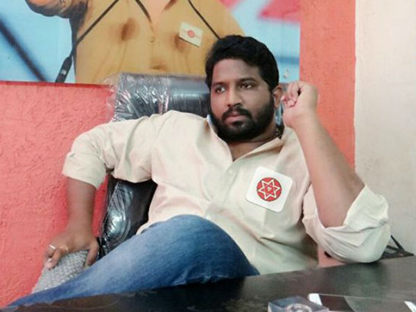 కారు, పిస్టల్, ఫోన్లు సీజ్
