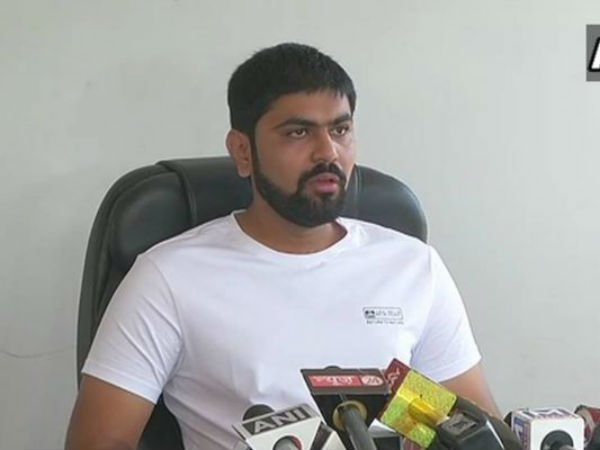 హార్దిక్ మద్దతుదారులతో కమలనాథులకు ఇబ్బందికర పరిస్థితులు
