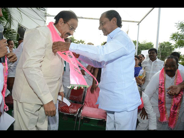 పాలేరు టిక్కెట్టు తుమ్మలకు ఇస్తే పరిస్థితి మరోలా ఉండేదా?
