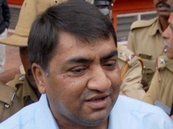దొంగనోట్ల నుండి నకిలీ స్టాంపుల తయారీ వరకు