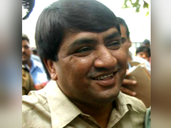 తొమ్మిది రాష్ట్రాల్లో నకిలీ స్టాంపుల విక్రయాలు