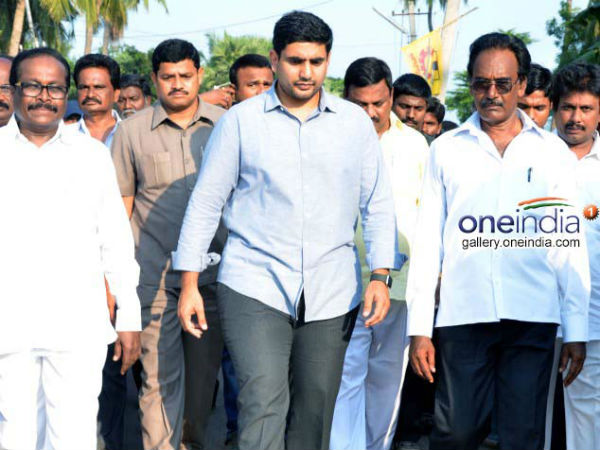 పర్సులు కొట్టేసిన దొంగలు