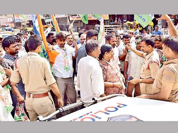 బూర్గంపహాడ్లో రేగా కాంతారావు ఇలా నిర్బంధం