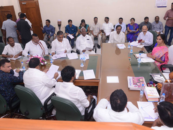 ఎవరా ముగ్గురు?: