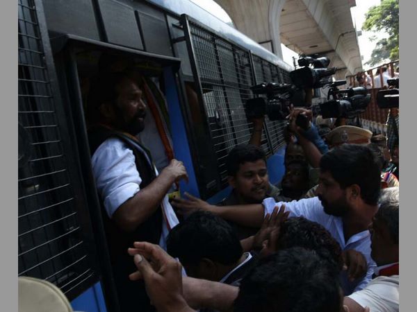 తీవ్రస్థాయిలో రేణుకా చౌదరి ఫైర్