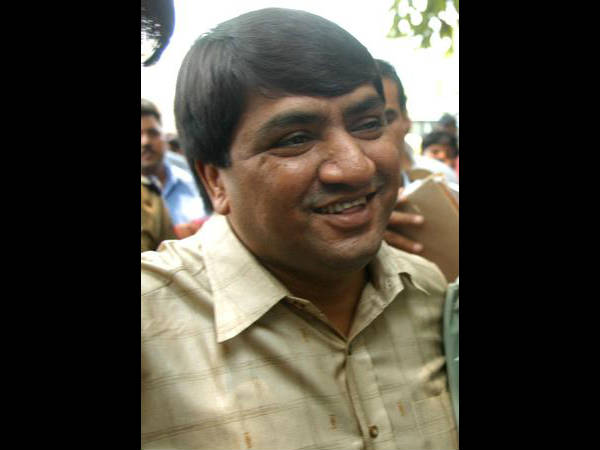 Fake stamp paper scam convict Abdul Karim Telgi dies in Bengaluru hospital Fake stamp paper scam convict Abdul Karim Telgi dies in Bengaluru hospital