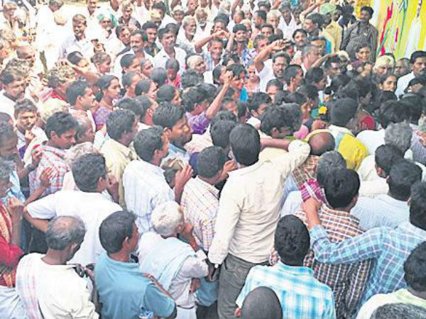 లక్కవరపు కోటలో ఇద్దరు టీడీపీ నేతల మధ్య పోటీ