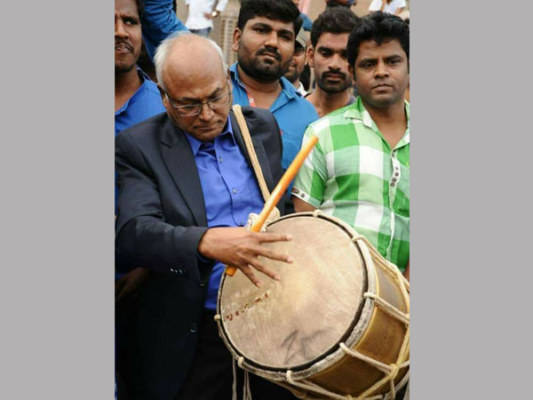 గృహ నిర్బంధంలో ఉంటేనే మంచిది