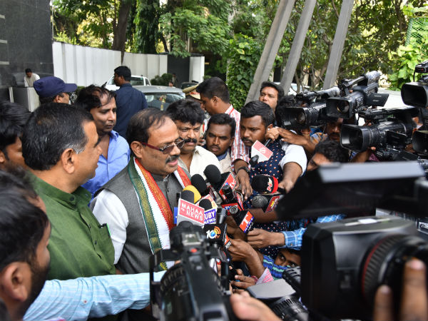 కొత్తవాళ్లతో సర్దుకు పోవాలి