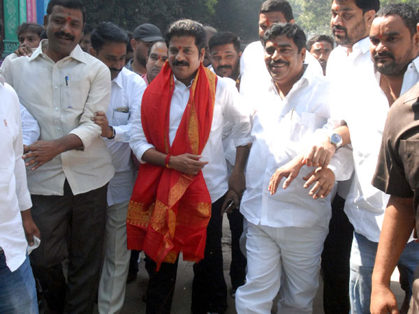 వీరు కాంగ్రెస్ పార్టీలోకి
