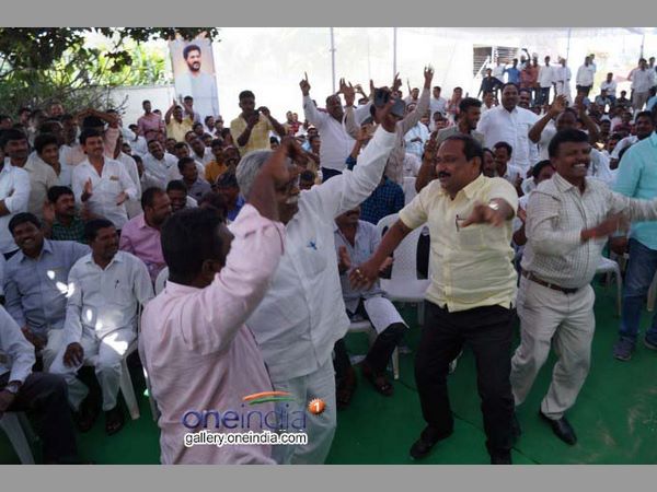 కంగుతున్న టీఆర్ఎస్ శ్రేణులు, అప్పుడే ఆందోళన