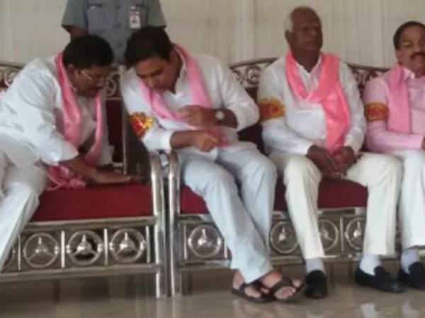 టీఆర్ఎస్కు ఝలక్: