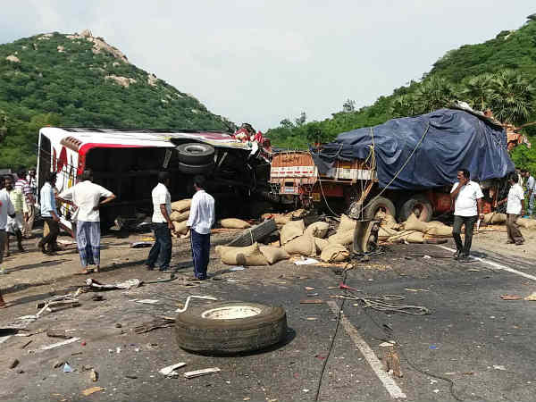 6 killed, 15 injured in road mishap 6 killed, 15 injured in road mishap
