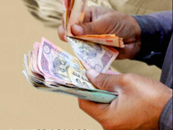 Bribe issue Assault on police near Vijayapura Bribe issue Assault on police near Vijayapura