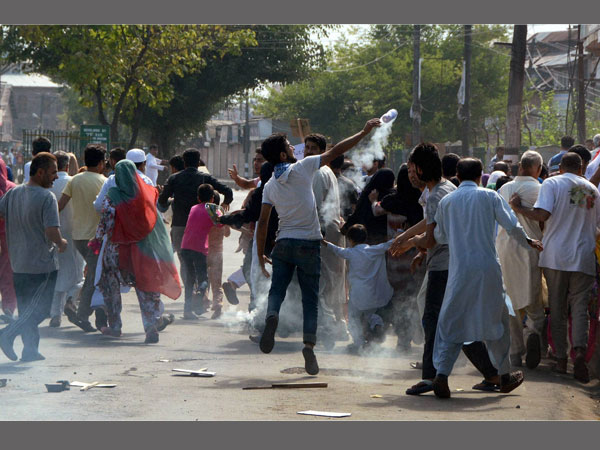 Priority is to prevent Kashmir from turning into Syria: New interlocutor Priority is to prevent Kashmir from turning into Syria: New interlocutor