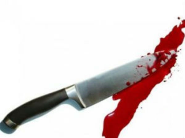 Man stabbed in the heart walks 5 blocks to hospital with knife still in chest Man stabbed in the heart walks 5 blocks to hospital with knife still in chest