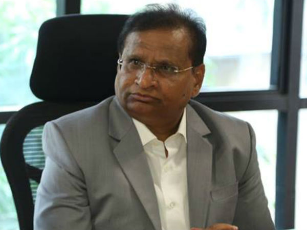 IT raid on KSPCB president Lakshmans house and office in Bengaluru IT raid on KSPCB president Lakshmans house and office in Bengaluru