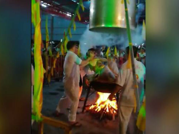Malaysian man dies in bizarre 'human steaming' stunt Malaysian man dies in bizarre 'human steaming' stunt