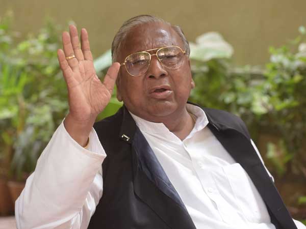 Congress leader V. Hanumantha Rao slams on Telangana Cm Kcr Congress leader V. Hanumantha Rao slams on Telangana Cm Kcr