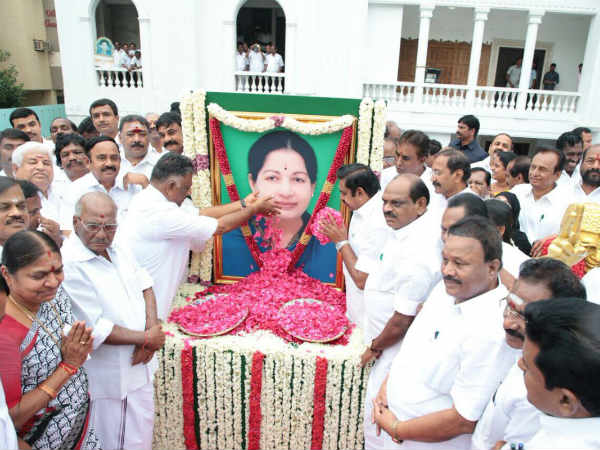 EPS, OPS paint picture of unity at AIADMK anniversary fete EPS, OPS paint picture of unity at AIADMK anniversary fete