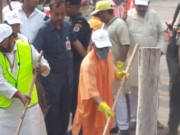 UP Chief Minister Yogi Leads Cleanliness Drive Outside Taj Mahal UP Chief Minister Yogi Leads Cleanliness Drive Outside Taj Mahal