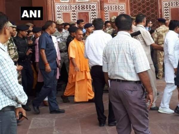 UP Chief Minister Yogi Leads Cleanliness Drive Outside Taj Mahal UP Chief Minister Yogi Leads Cleanliness Drive Outside Taj Mahal