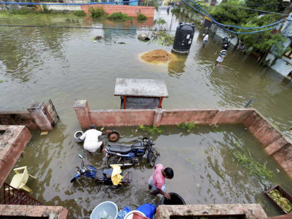 నాలుగు అడుగుల నీరు