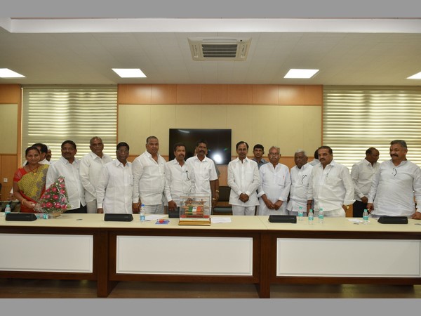 పార్టీలో చేరే నేతలకు ఆఫర్లిస్తున్న టిఆర్ఎస్