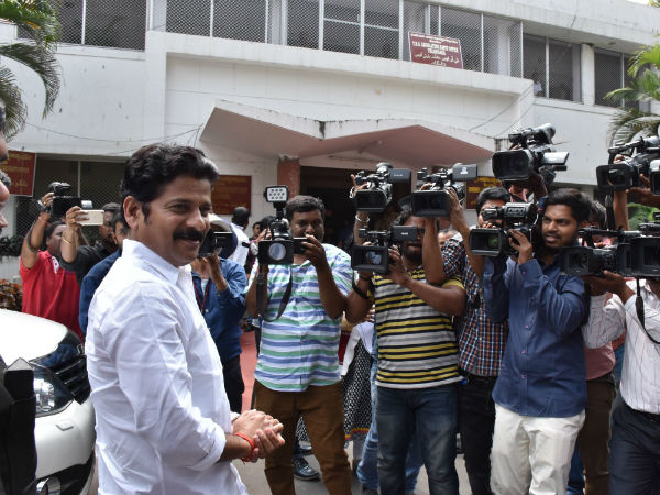 తలసాని విషయంలో సేఫ్ గేమ్