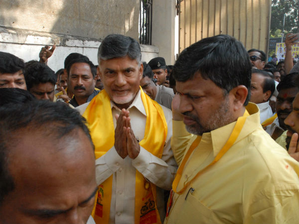 అదే చరిత్ర పునరావృతం అవుతోంది.